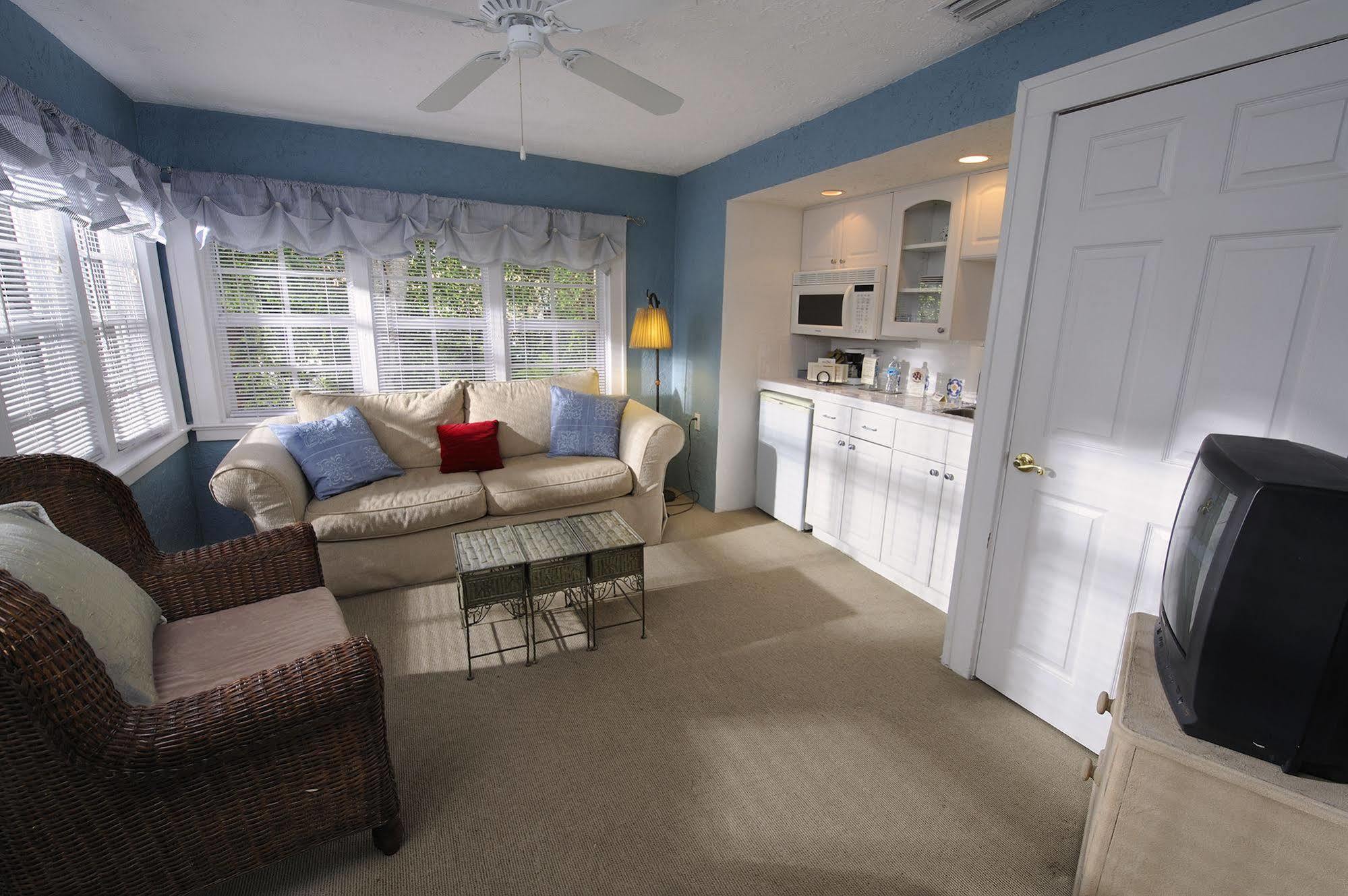 Mango Inn Bed And Breakfast Lake Worth Beach Exterior photo